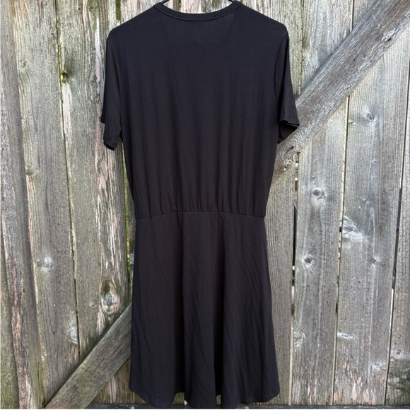 EUC Veronica Beard Bernice Stretch Jersey
Front Tie Dress Black Size Medium - Picture 9 of 9